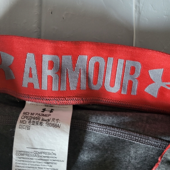 Women Under Armour Capris Leggings Size Medium (26) - Picture 3 of 4